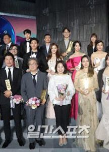 دانلود جشنواره BaekSang Arts Awards 2017
